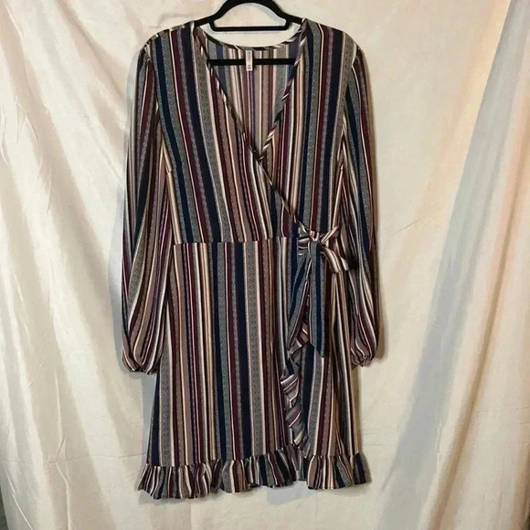Xhilaration dress - Picture 1 of 9